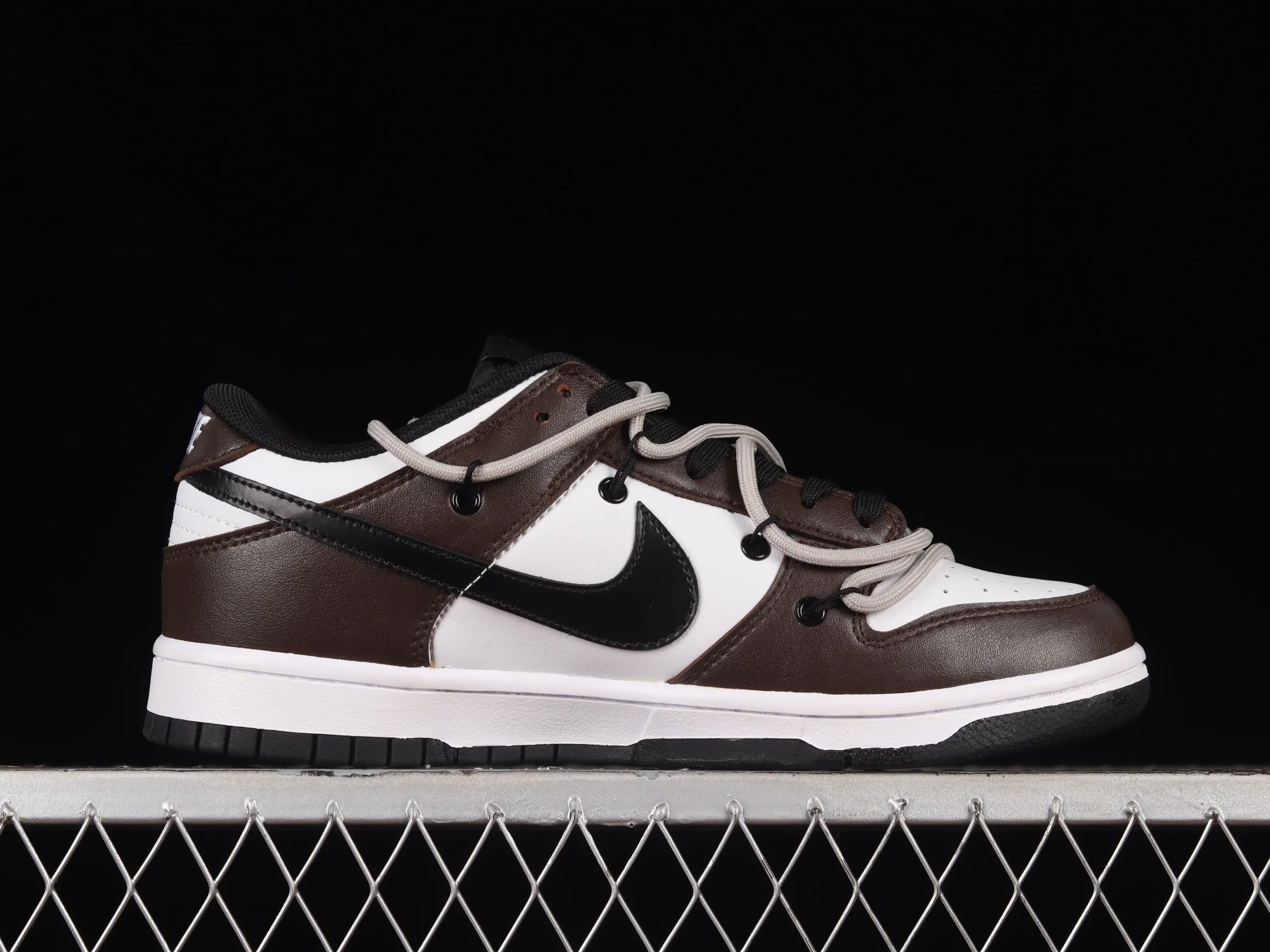 All Categories Nk SB Dunk Series Nk SB Dunk Low Low-top sneakers Nk Dunk Low Black Smiley Customized version of deconstructed strap casual sneakers DJ6188-002
